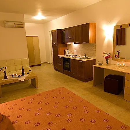 Blue Sky Aparthotel Líndos