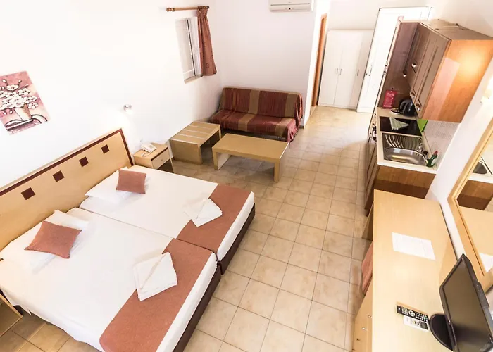 Blue Sky מלון דירות 4*